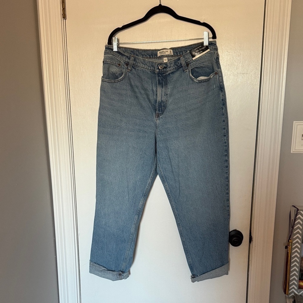 NWT Abercrombie & Fitch- Light Blue Boyfriend Jeans- size 33/16s